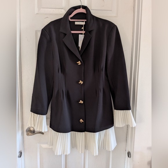 Commense V-Neck Two-Tone Pleated Button Dress - Picture 14 of 16